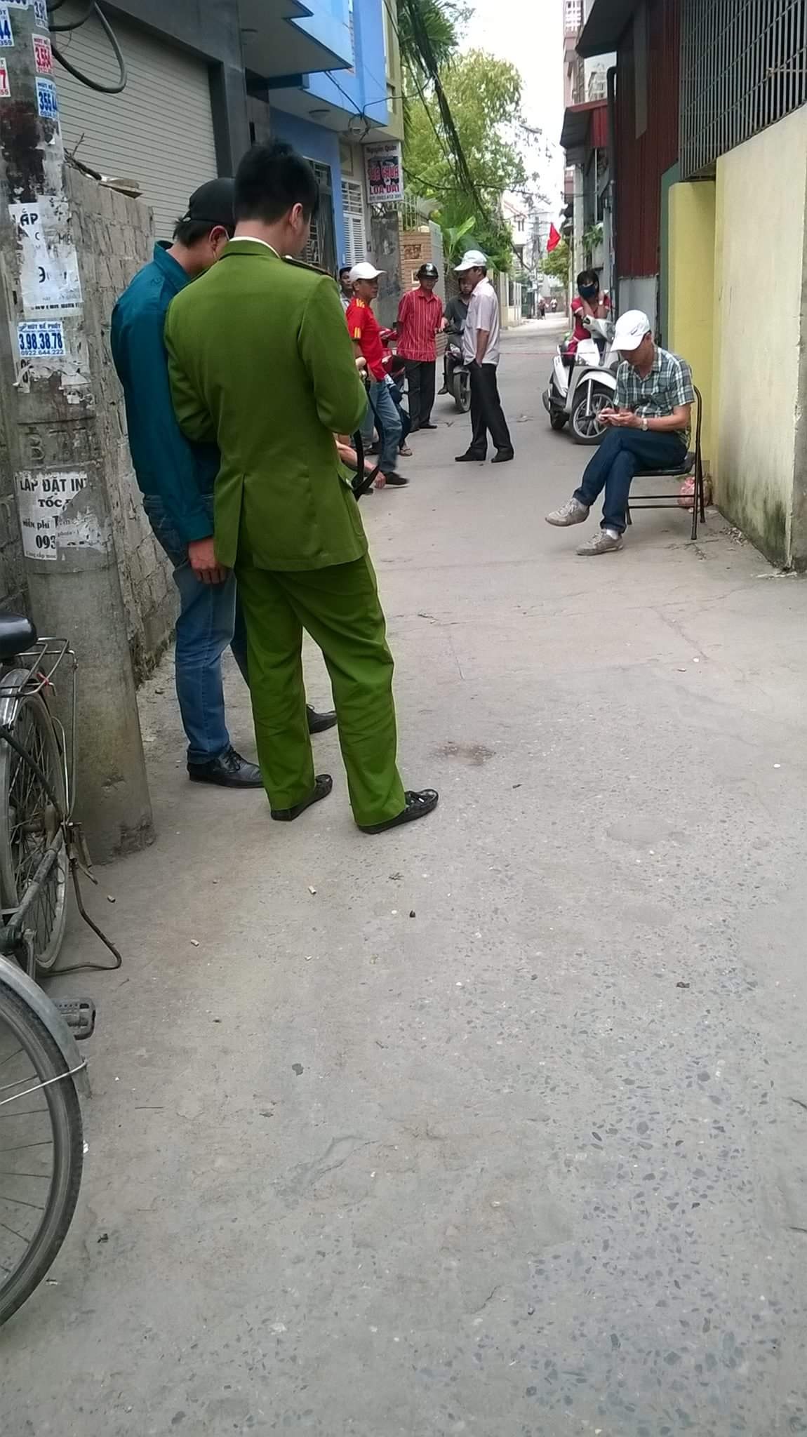 Cơ quan công an tiến hành lấy lời khai tiến hành điều tra vụ việc 